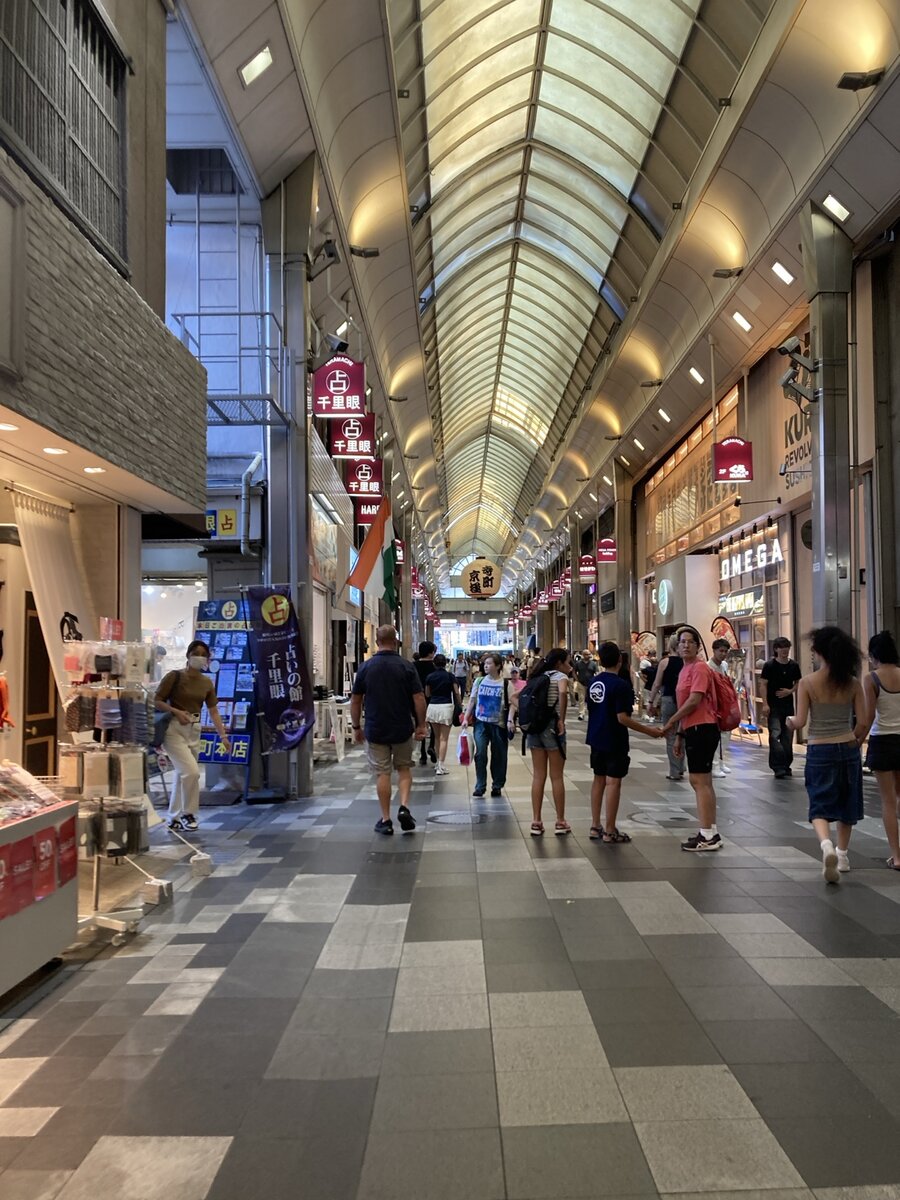 四条河原町のホテル近くにある寺町京極商店街