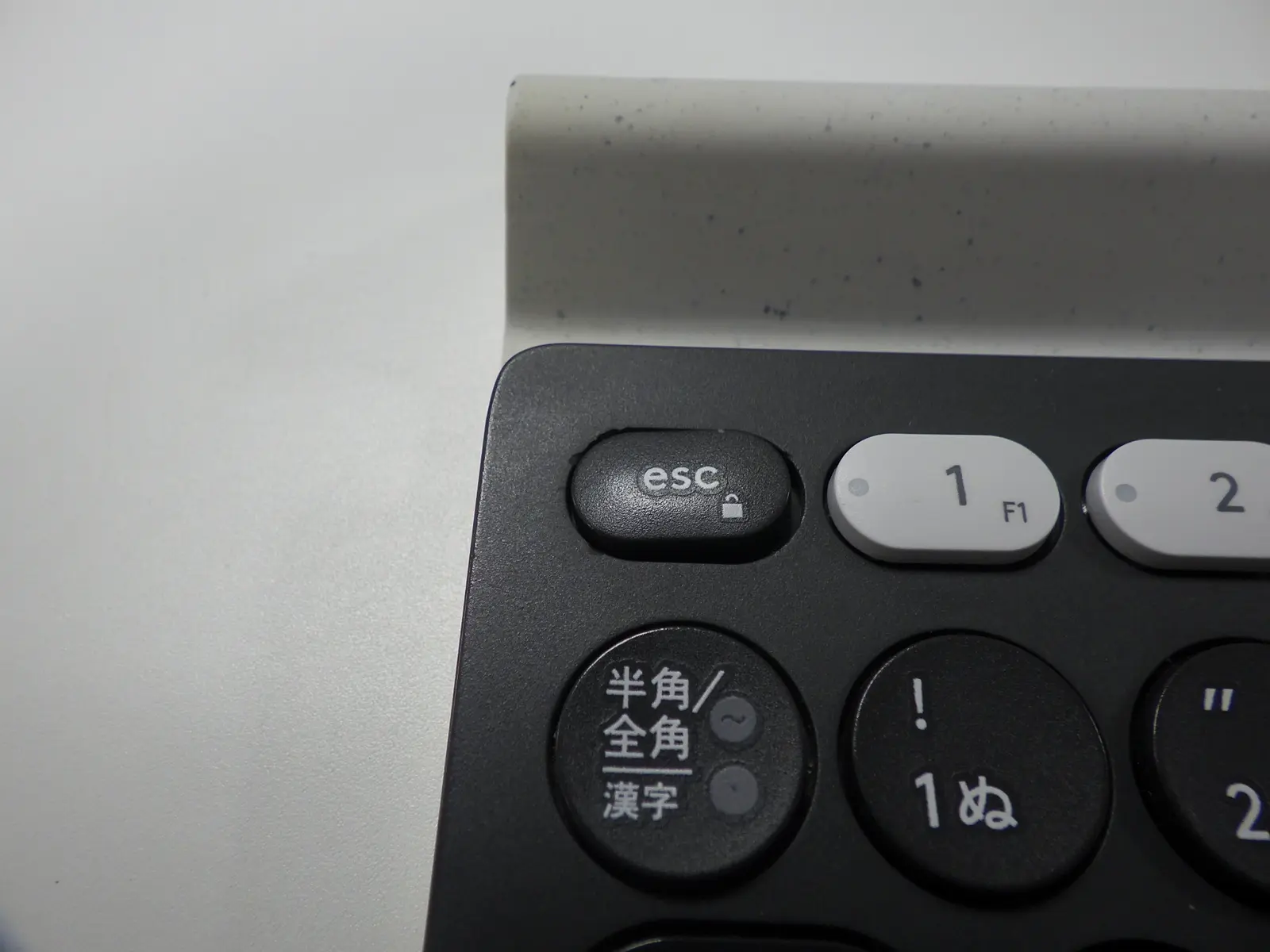 物を落として沈んだLogicool K780のEscキー