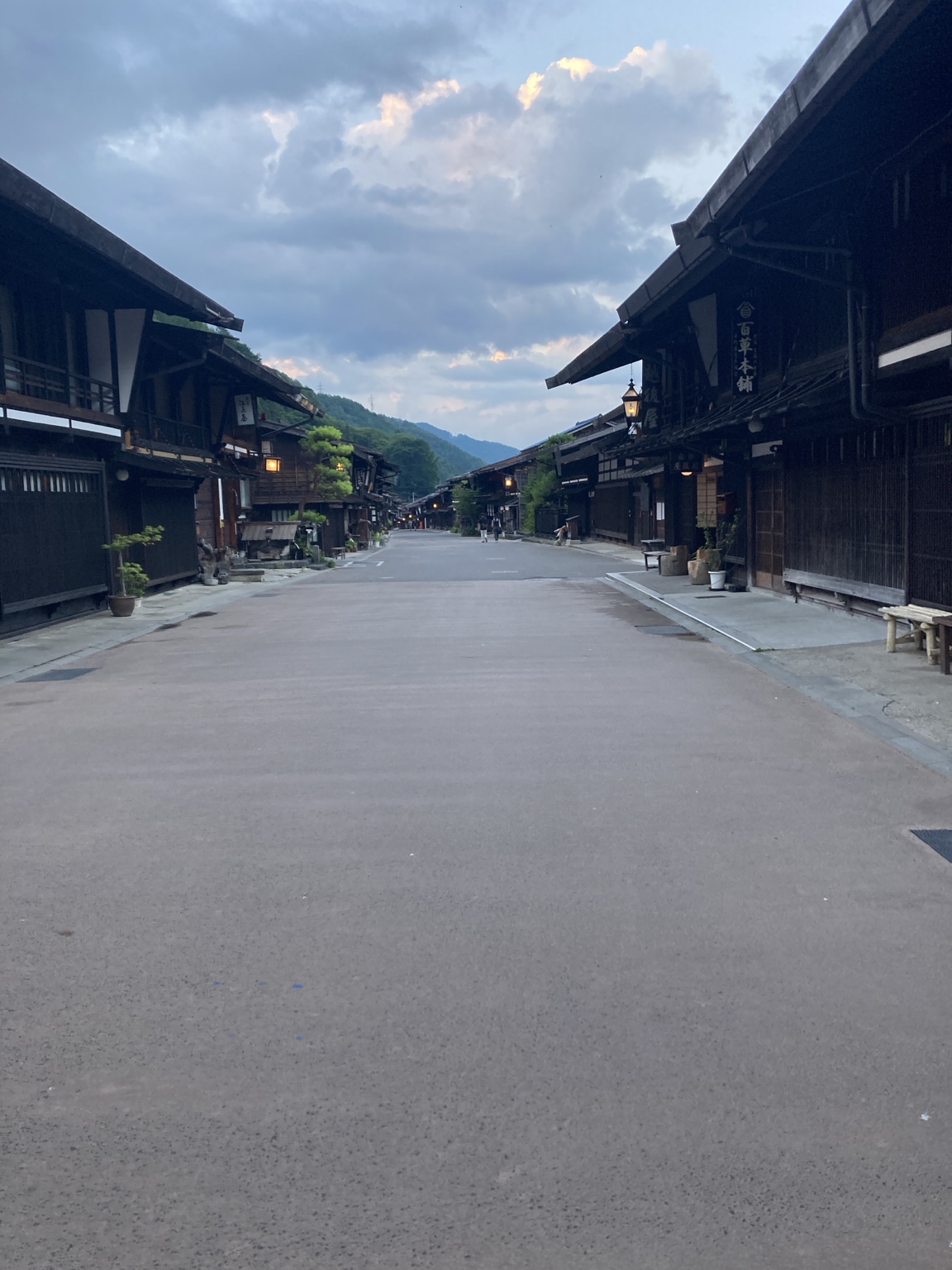観光客が少なくなった夕方の奈良井宿
