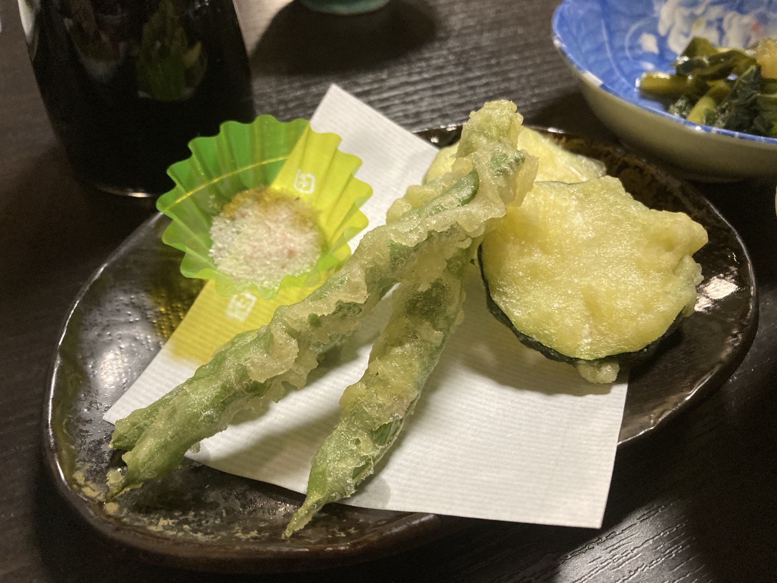 御宿 伊勢屋の夕食で提供された野菜の天ぷら